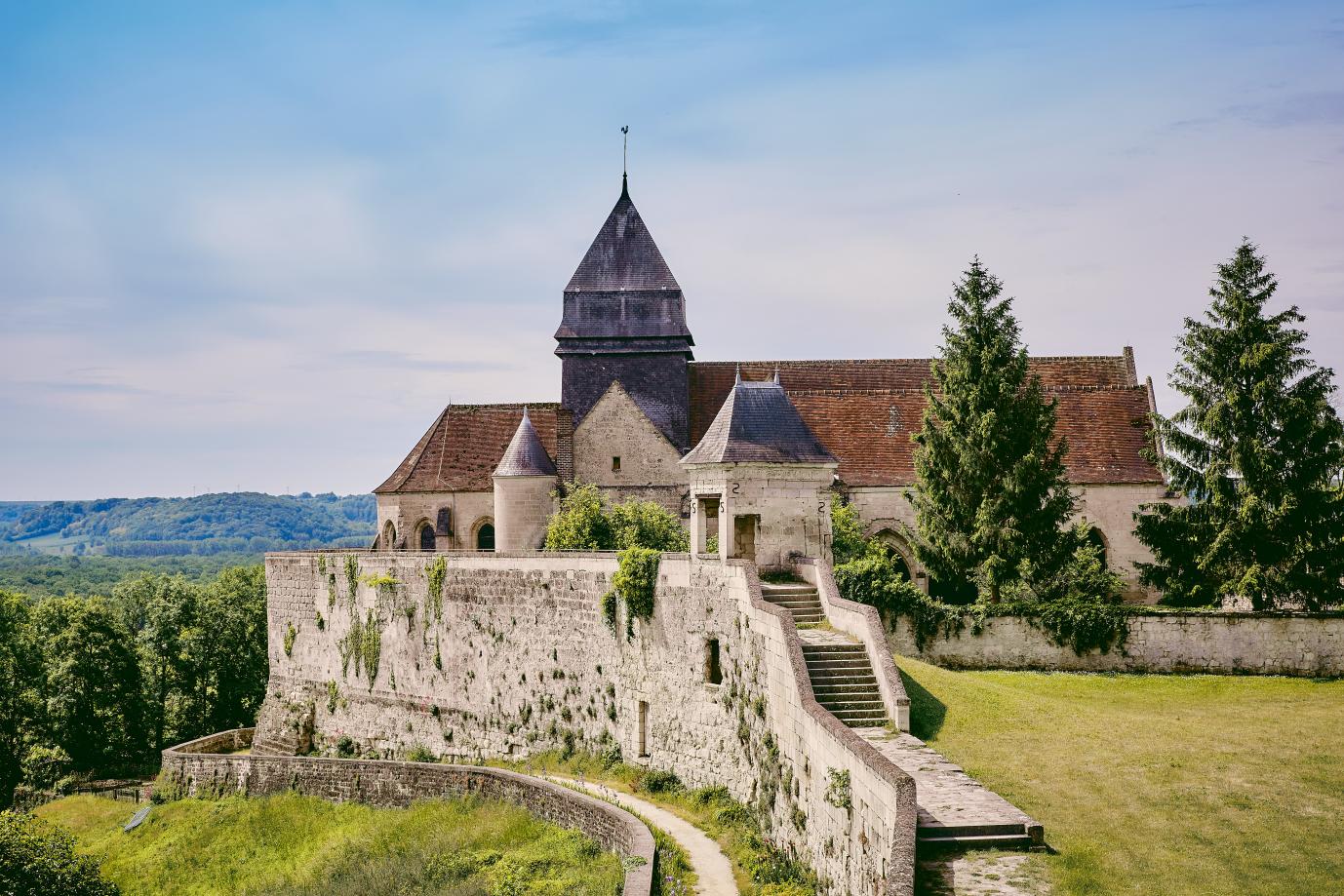Visite audioguidée à Coucy-le-Château : "Enguerrand et la traversée du temps"