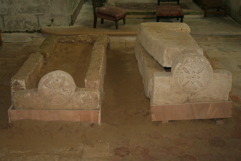 Eglise Saint-Jean-Baptiste sarcophages 2015 < Vorges < Aisne < Picardie