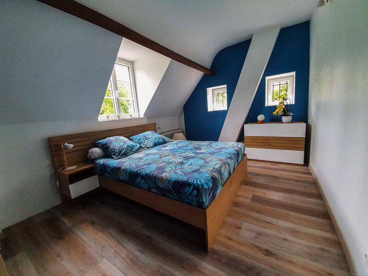 MORIENVAL Re-pause pieds