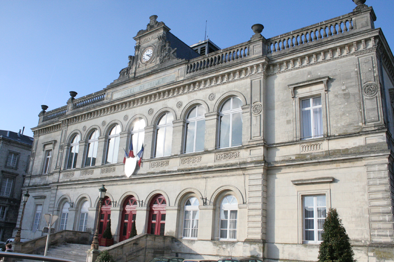 Hôtel de Ville façade < Laon < Aisne < Picardie