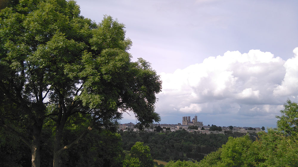 Cathédrale de Laon vue du plateau Saint-Vincent < Laon < Aisne < Picardie