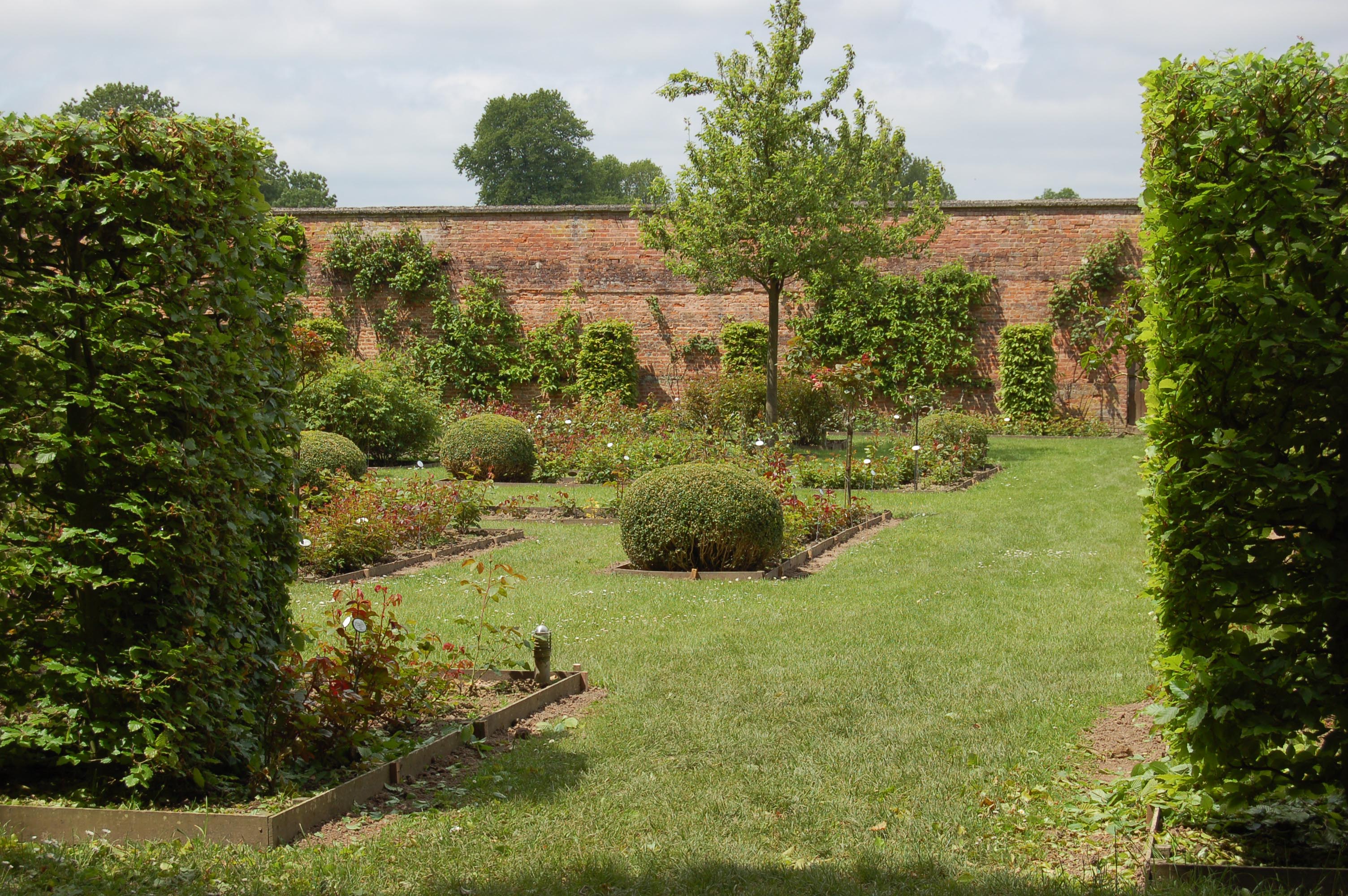 Parc et Roseraie du Château de Rambures