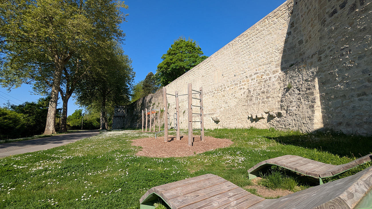 Randonner autour des remparts IV < Laon < Aisne < Picardie