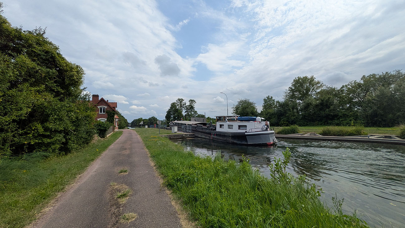 Canal entre Braye et Bourg-et-Comin II < Aisne < Picardie