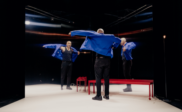 À l'ombre du reverbère