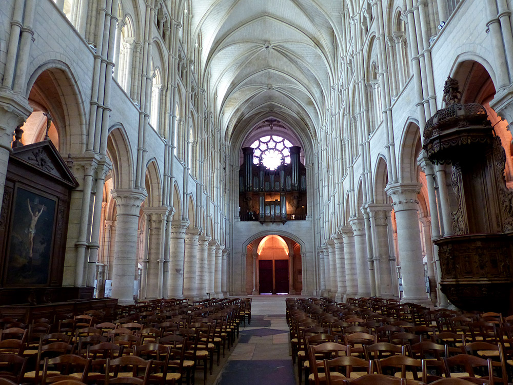 Cathédrale nef intérieure < Laon < Aisne < Hauts-de-France