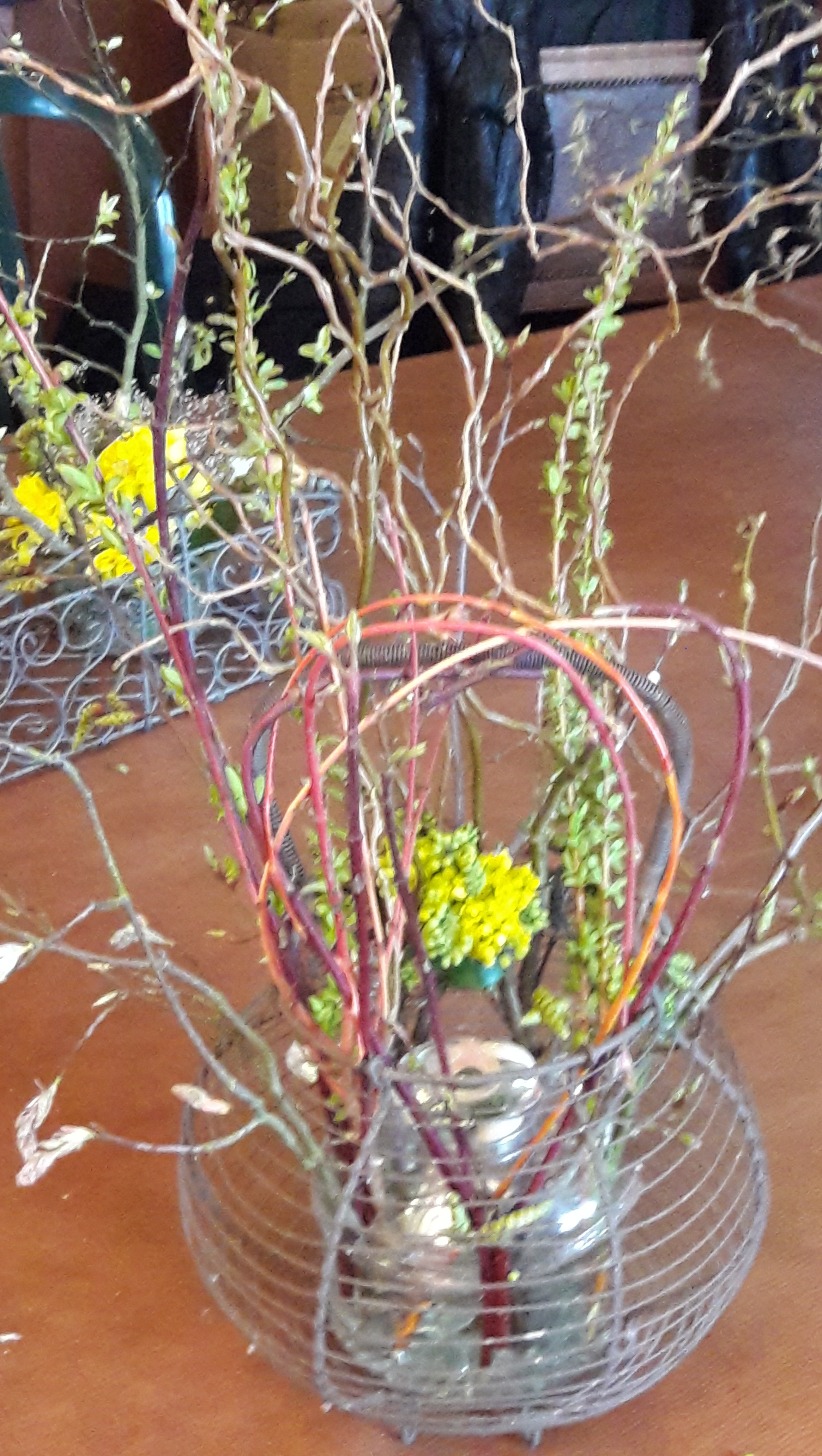 Art floral et créativité : transparence, fleurs et grillages