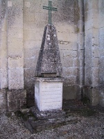 Tombe du mousquetaire du roi — culture & patrimoine dog-friendly à Verneuil-sous-Coucy